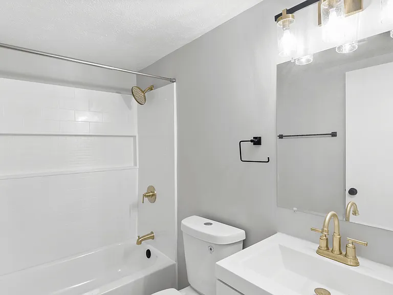 2x2 Renovated Bathroom 2x2 Renovated Bathroom
