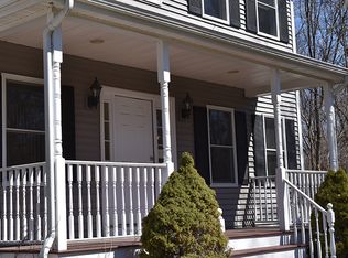 7 Peacock Rd, Rhinebeck, NY 12572