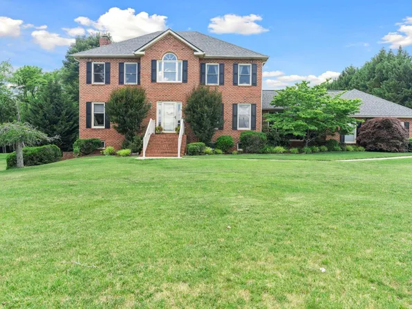 809 Lake Vista Dr, Forest, VA 24551