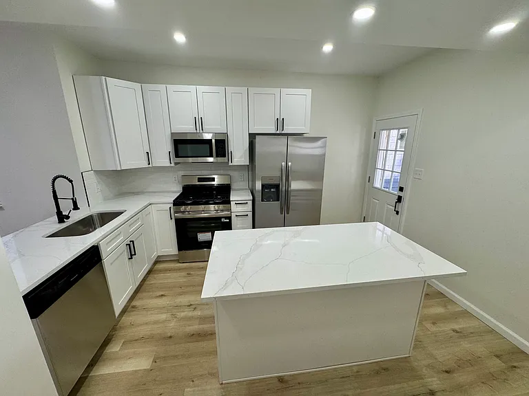 1727 S Canal St — Photo 12