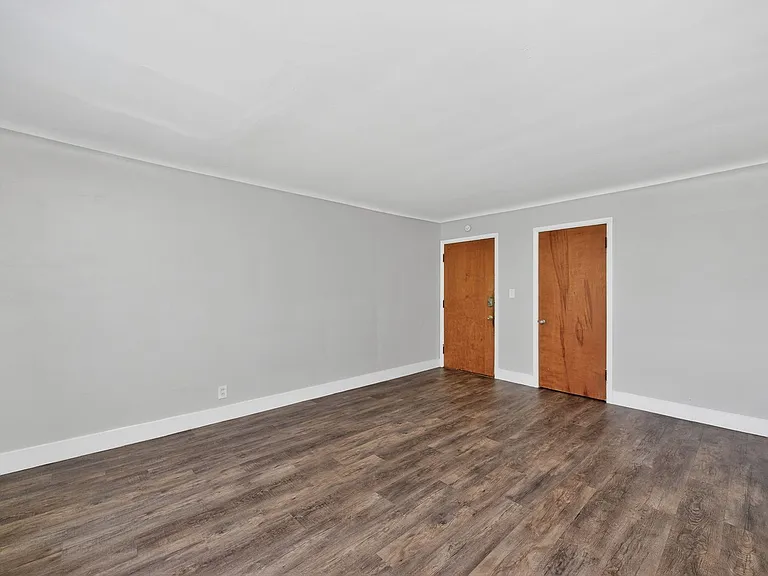 6612 Bantry Ave #8 — Photo 10