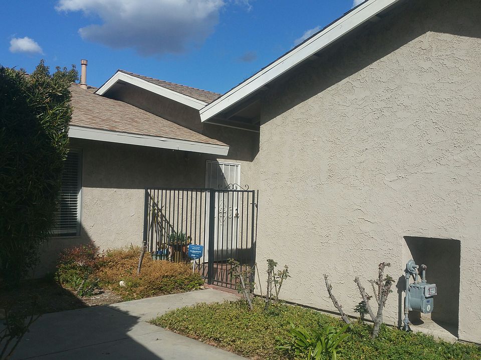 2nd image of 44557 La Paz Rd Unit B