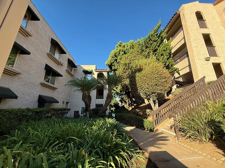 2522 Clairemont Dr #103 — Photo 8