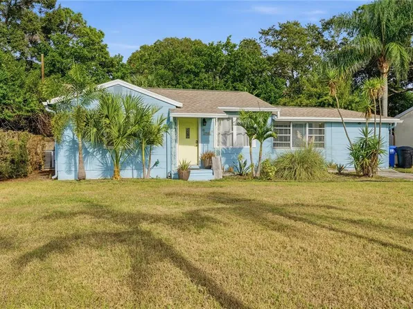 1249 Essex Dr N, Saint Petersburg, FL 33710