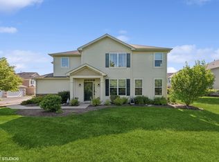 400 S Jade Ln, Round Lake, IL 60073