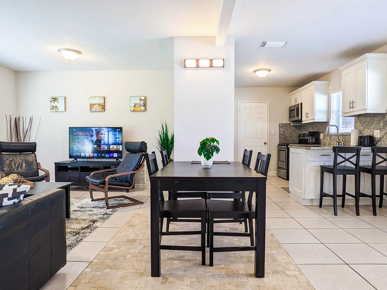 2 bed, 1.5 bath, 1400 sqft, $4,840 — Photo 3