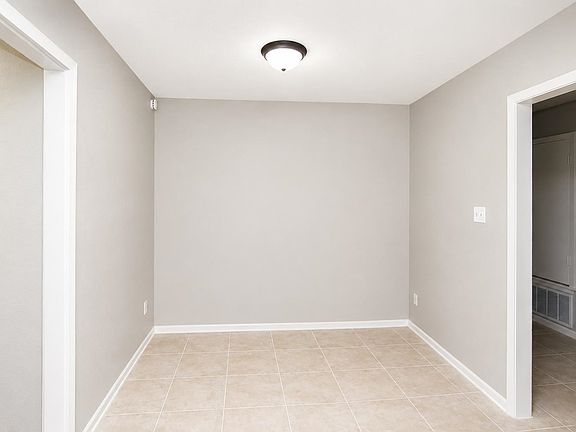 4th image of 4A Harroun Ct #A
