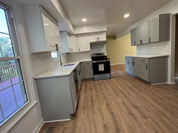 6221 Garretson St, Burke, VA 22015