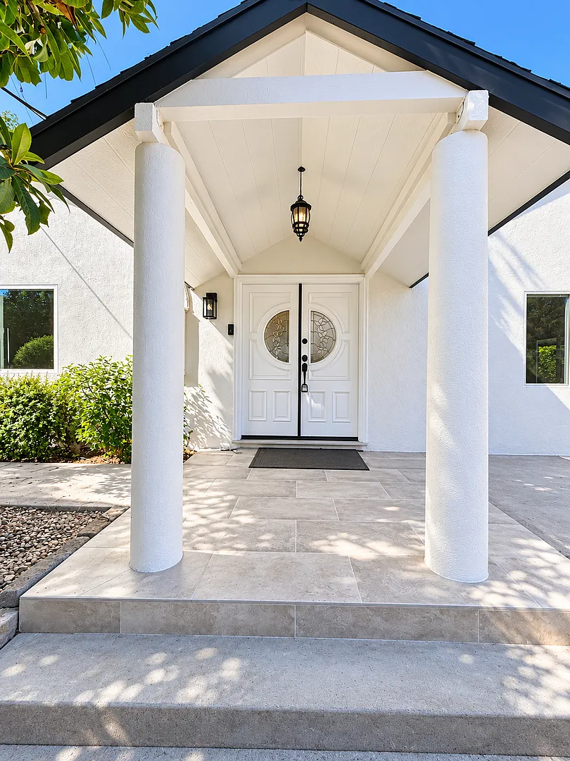 Beautifully Remodeled Gated West Hills Home with Spacious Yard — Photo 2