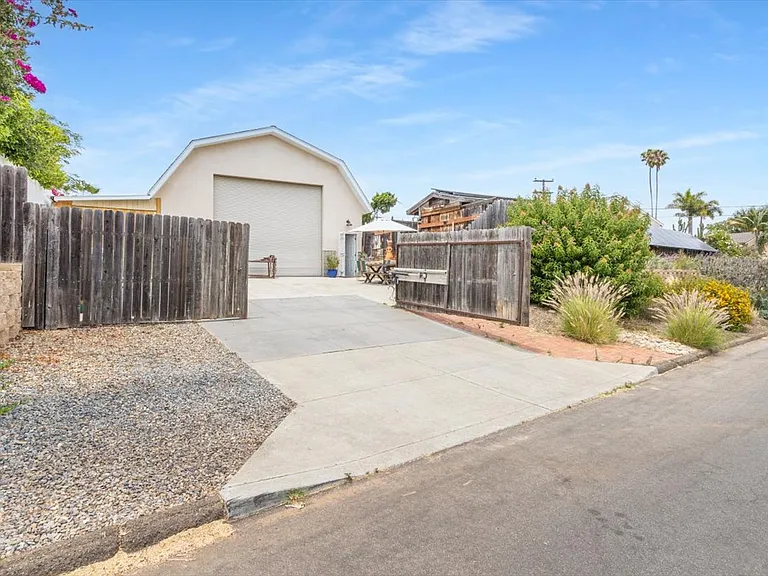 2102 Deerpark Dr — Photo 33