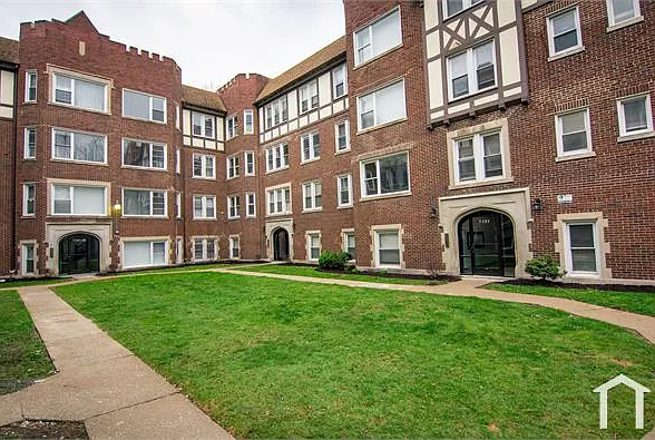 2 bed, $1,686 — Photo 2