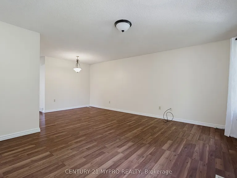 143 Ardsley Cres — Photo 5