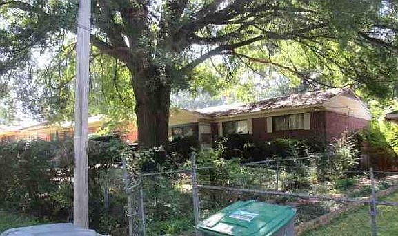 2nd image of 423 Charter Ave