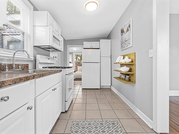 5th image of 2345 Gaebler Ave