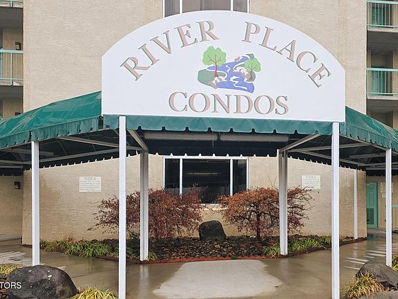 3rd image of 3215 N River Rd #303