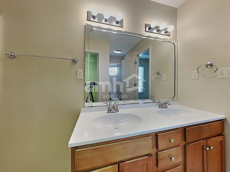 1523 Bailey Park Ln — Photo 13