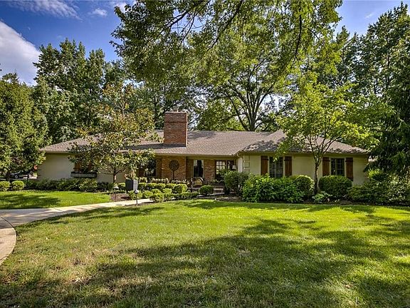 Welcome to this charming Leawood ranch!