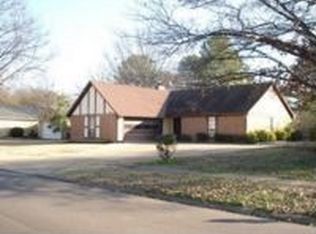 1010 Roselawn Dr W, West Memphis, AR 72301