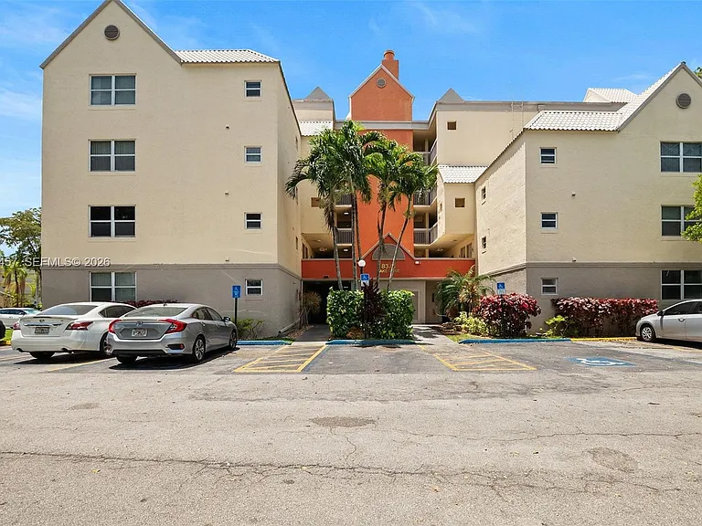 8373 Lake Dr #201 — Photo 39