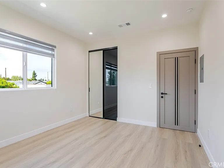 11112 1/2 Emelita St — Photo 12