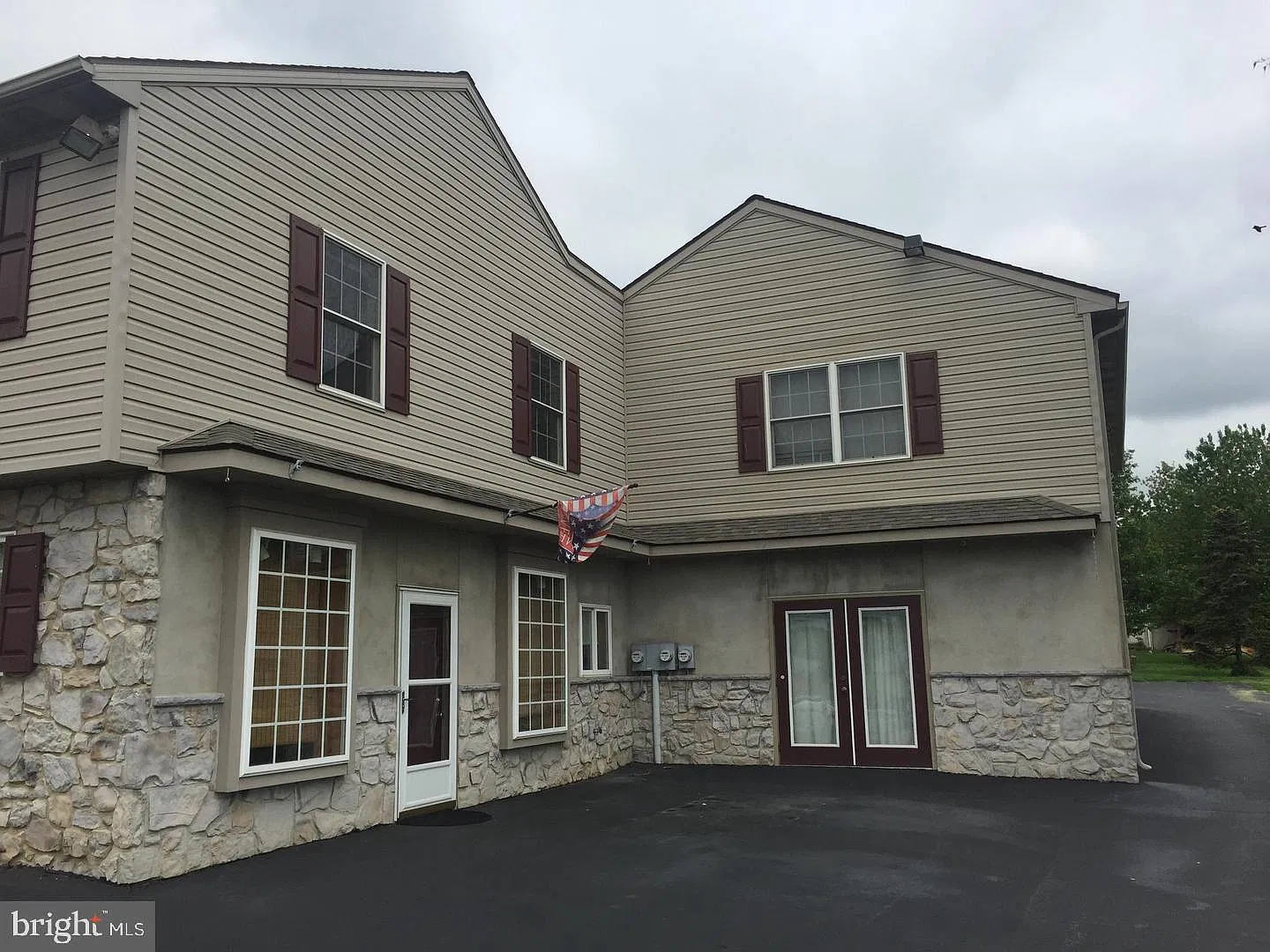 2 bed, 1.0 bath, 950 sqft, $1,595 — Photo 1