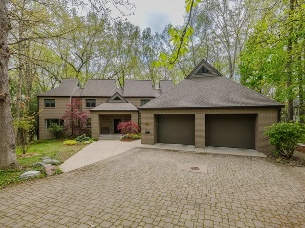 3801 Songbird Ln, Kalamazoo, MI 49008