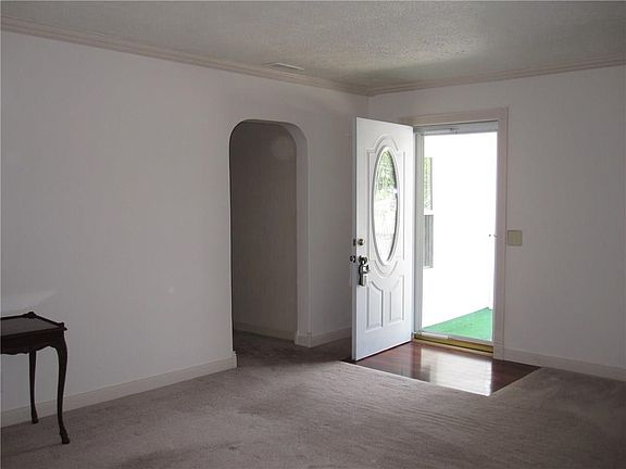 5th image of 1412 S Hawthorne Ln