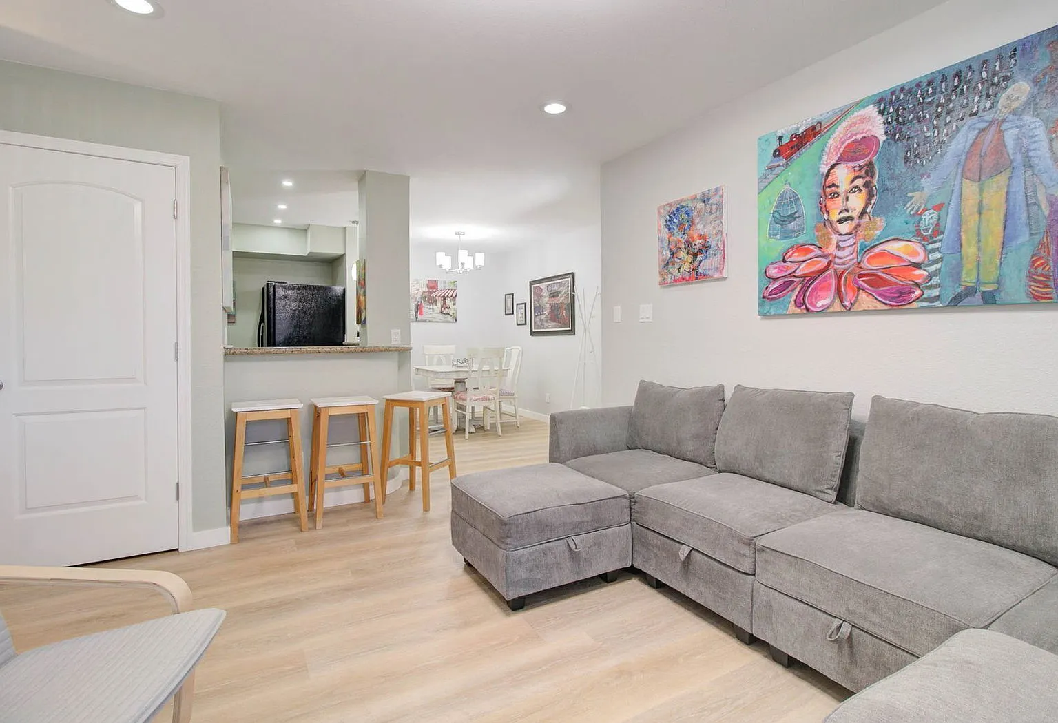 2 bed, 2.0 bath, 900 sqft, $2,000 — Photo 1