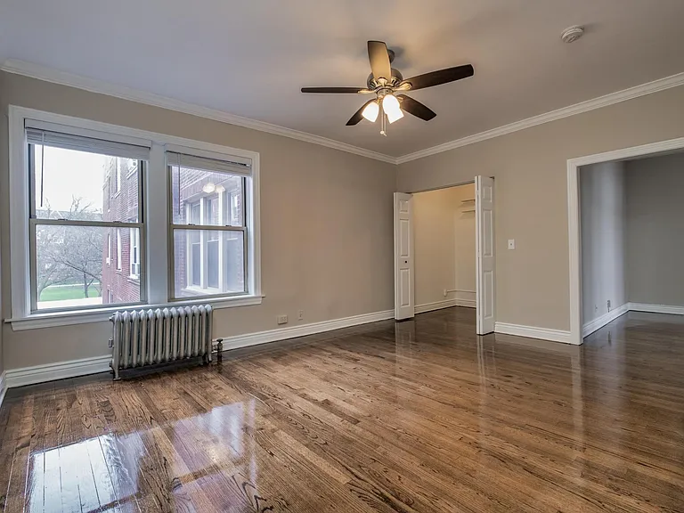 2450 W Addison St #2A — Photo 7