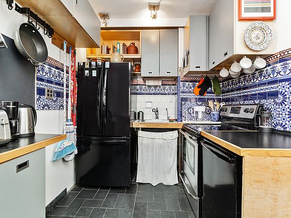 5th image of 139 Norfolk St APT 4AB