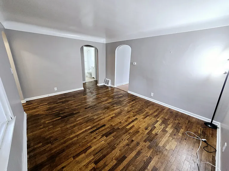 1106 Lincoln Ave — Photo 2