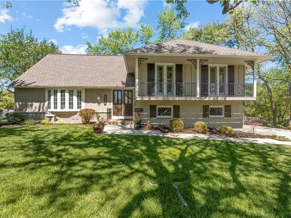 2300 W 103rd Ter, Leawood, KS 66206