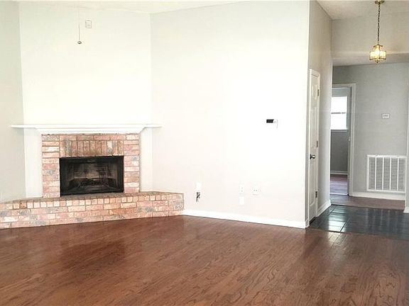 4th image of 100 Vale St