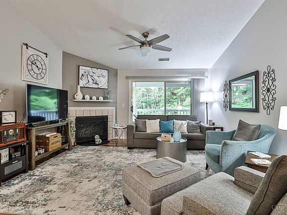 3rd image of 310 Carrington Pl APT 306