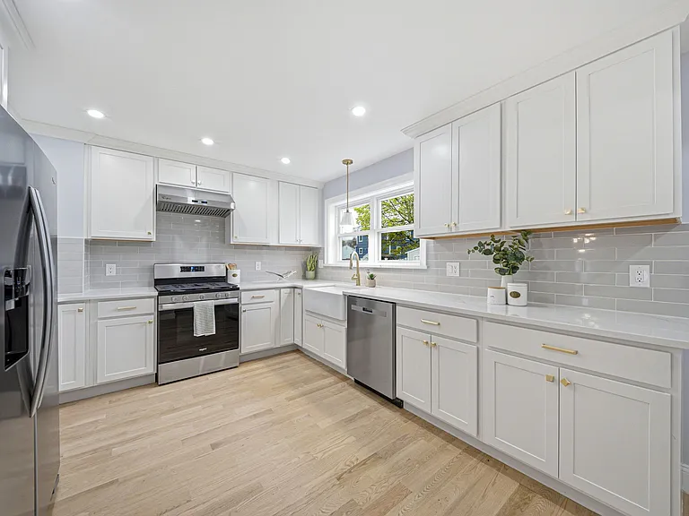 30 Arnold St — Photo 6