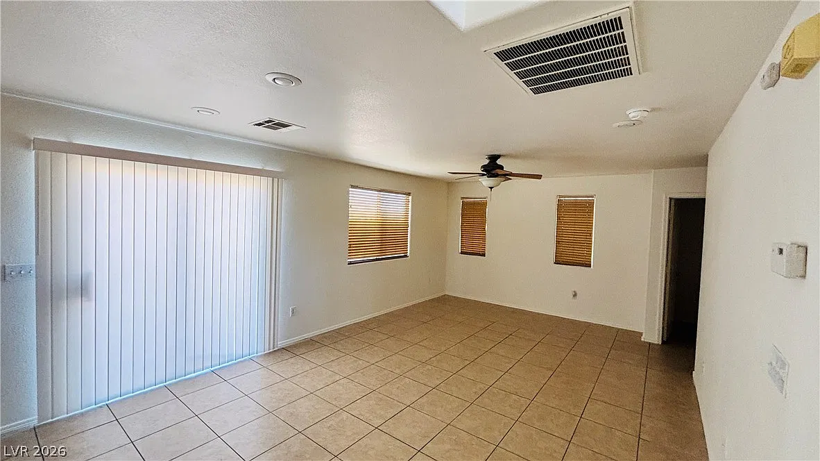 3 bed, 2.5 bath, 1650 sqft, $1,899 — Photo 4