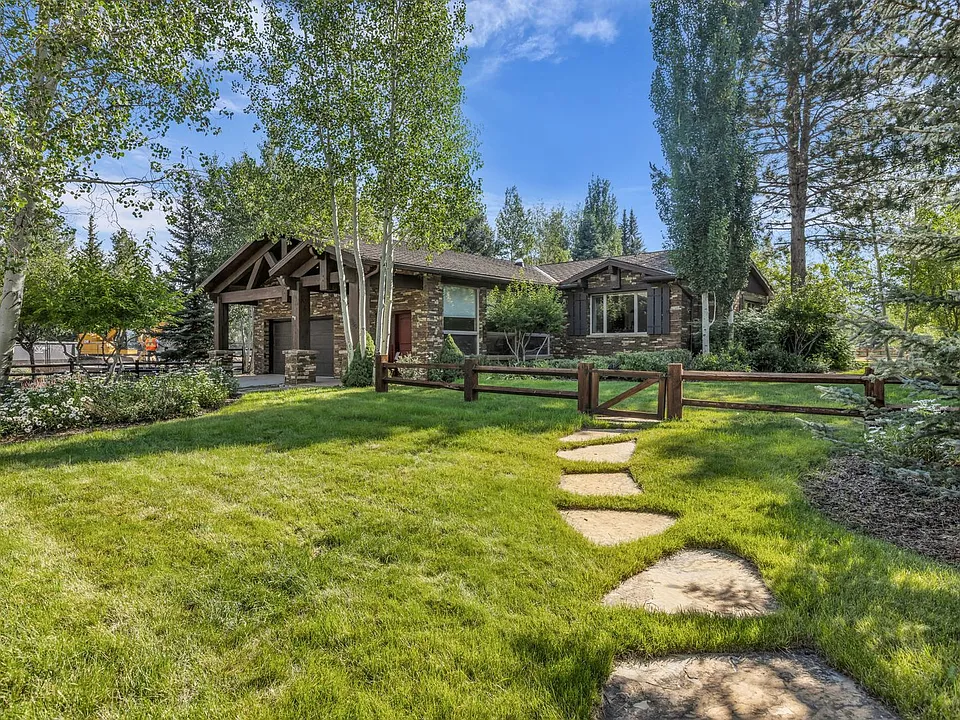 2350 Lucky John Dr