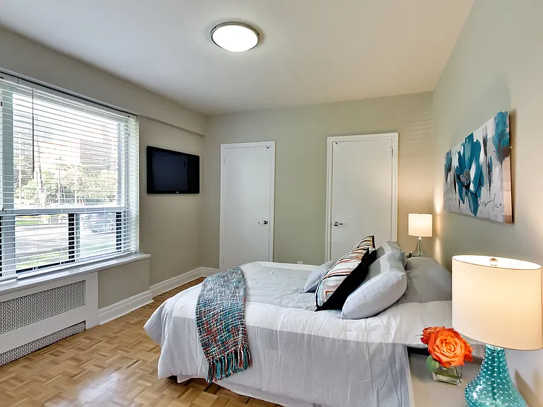 2100 Bathurst St #308 — Photo 31