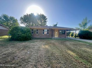 1717 W Juanita Cir, Cleveland, MS 38732