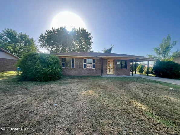1717 W Juanita Cir, Cleveland, MS 38732