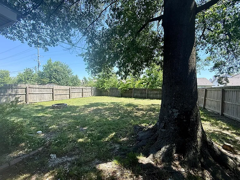 2213 Spence Cir — Photo 11