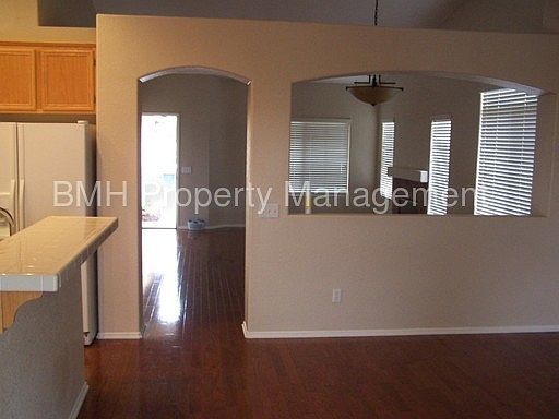 4th image of 7674 Newberry Ln