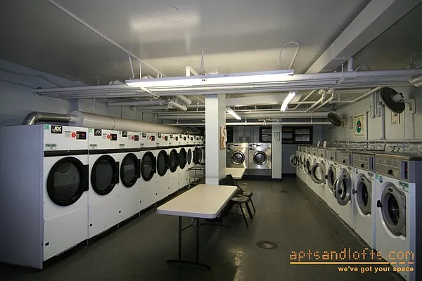 Rented by aptsandlofts.com | media 2