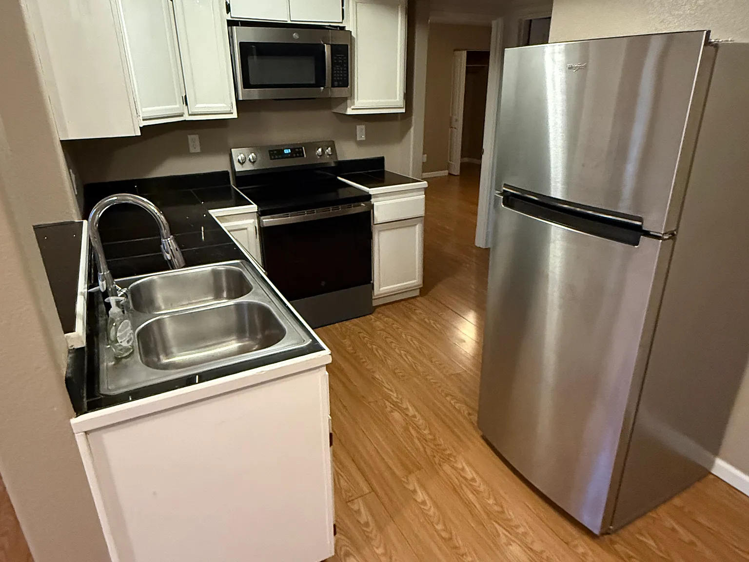 2 bed, 800 sqft, $1,950 — Photo 4