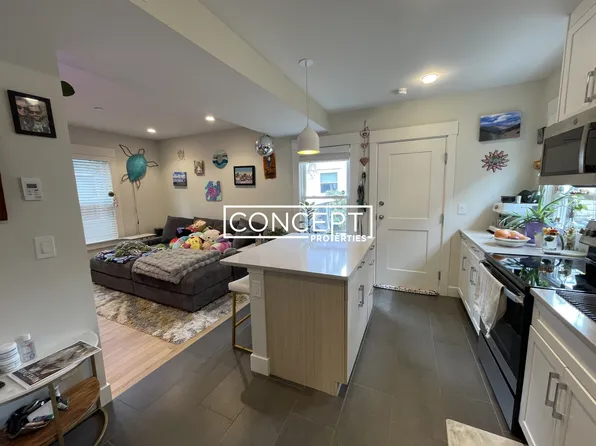 208-210A Banks St, Cambridge, MA