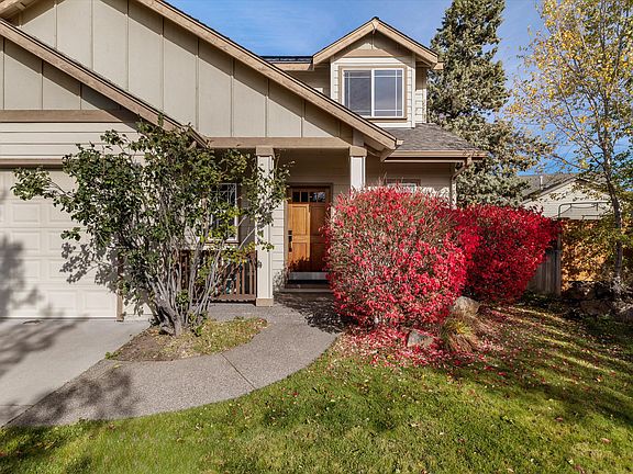 3rd image of 1512 NE Quiet Ridge Ln