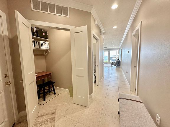 4th image of 1310 Gordon Dr APT 2S