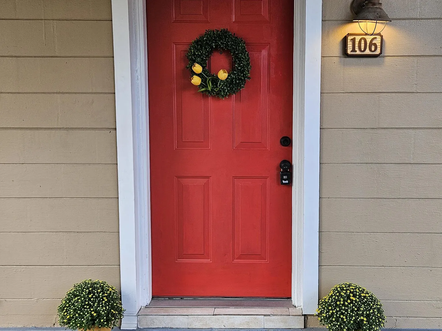 2 bed, 1.5 bath, 897 sqft, $1,250 — Photo 2