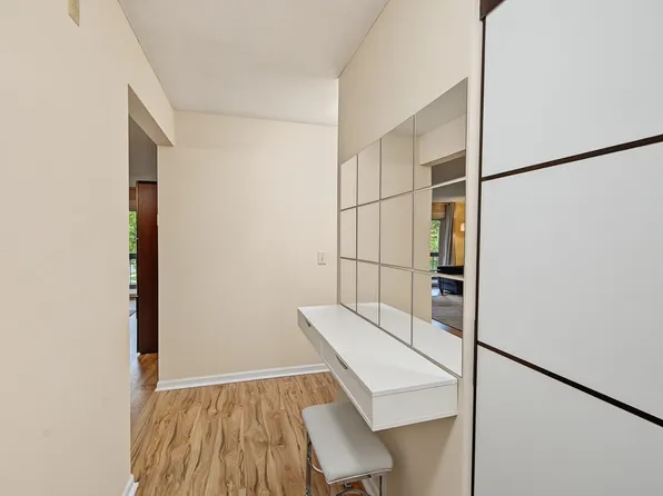 3200 Virginia Ave S APT 215, Saint Louis Park, MN 55426