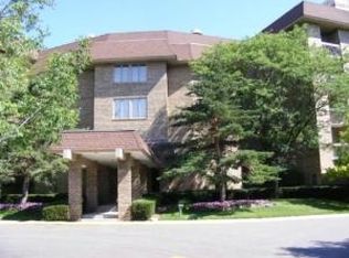 1250 Rudolph Rd APT 3D, Northbrook, IL 60062